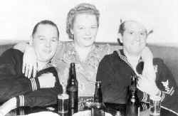 WM_Guyer_Unk_and_R_E_Raymond.jpg (42171 bytes)